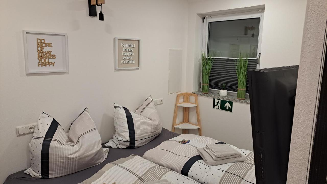 Appartment-Ferienwohnung Mit Kueche, Bad, Kostenlos Wlan, Modern Eingerichtet Roding Buitenkant foto